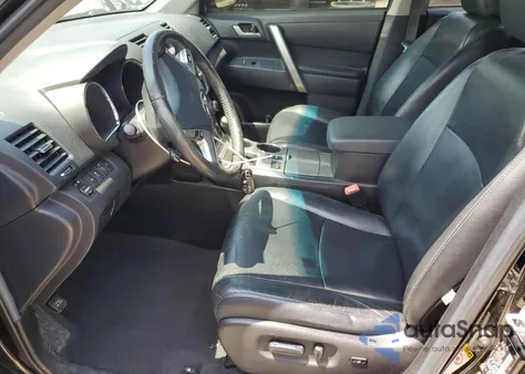 2013 Toyota Highlander Base z USA, uszkodzony, nr VIN 5TDBK3EH4DS240982